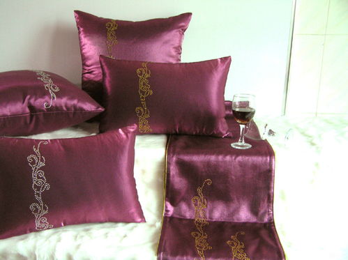 經(jīng)緯編織的魅力 紫紅與紫色布藝產(chǎn)品的制造藝術(shù)